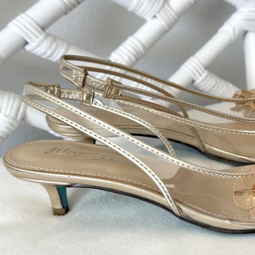 Betsey Johnson Womens Robin Heel Shoes Pump Flower Embellisments Gold Sz 8.5 New - Picture 3 of 11